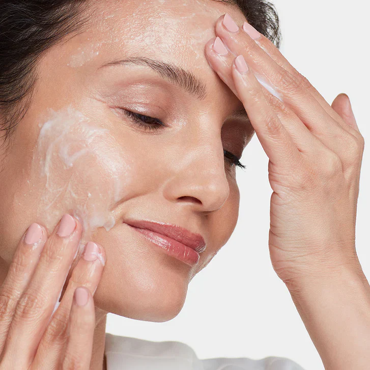 HydroPeptide | Exfoliating Cleanser: Energizing Renewal (200ml) - Image 3
