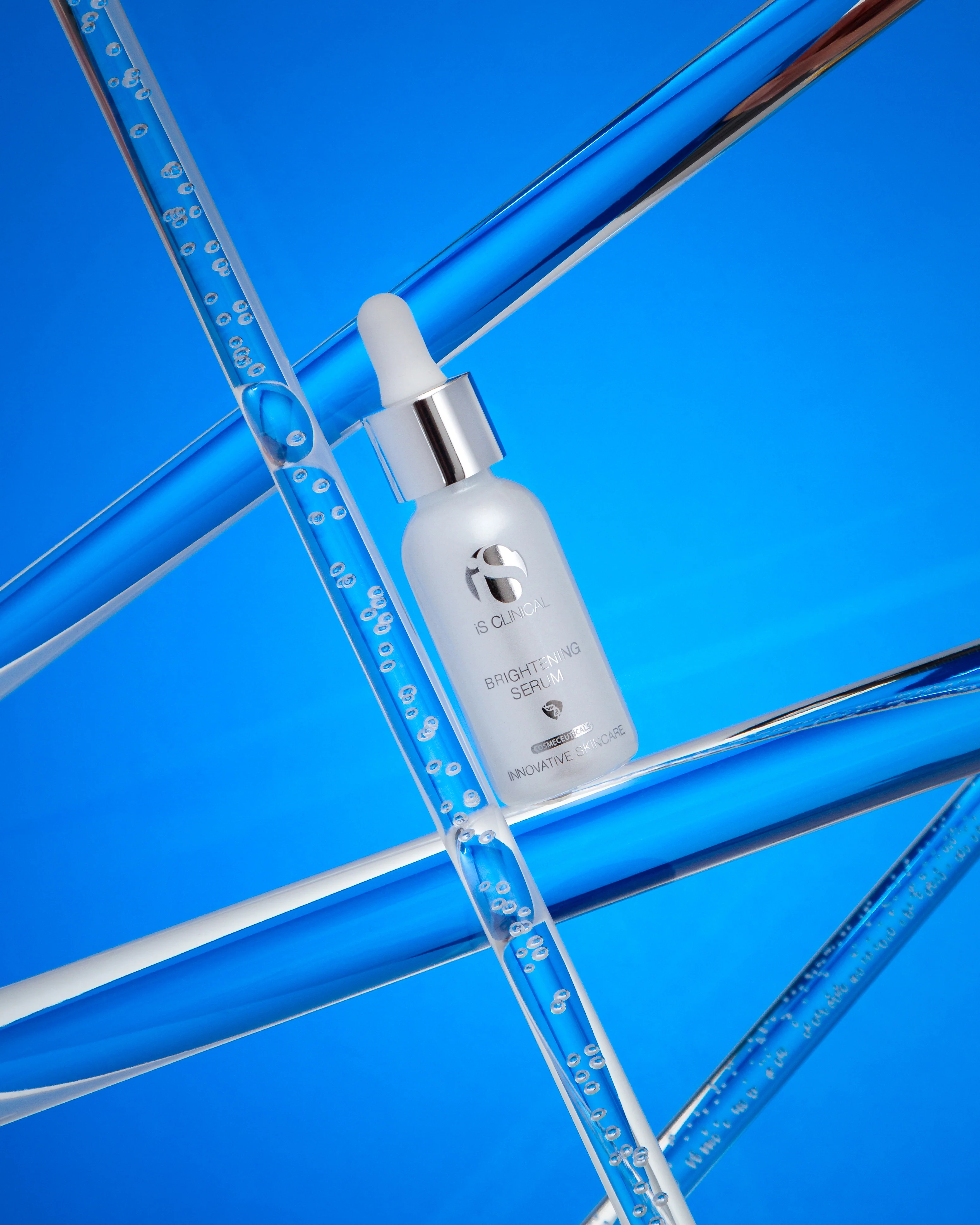 iS Clinical | Brightening Serum - Image 2