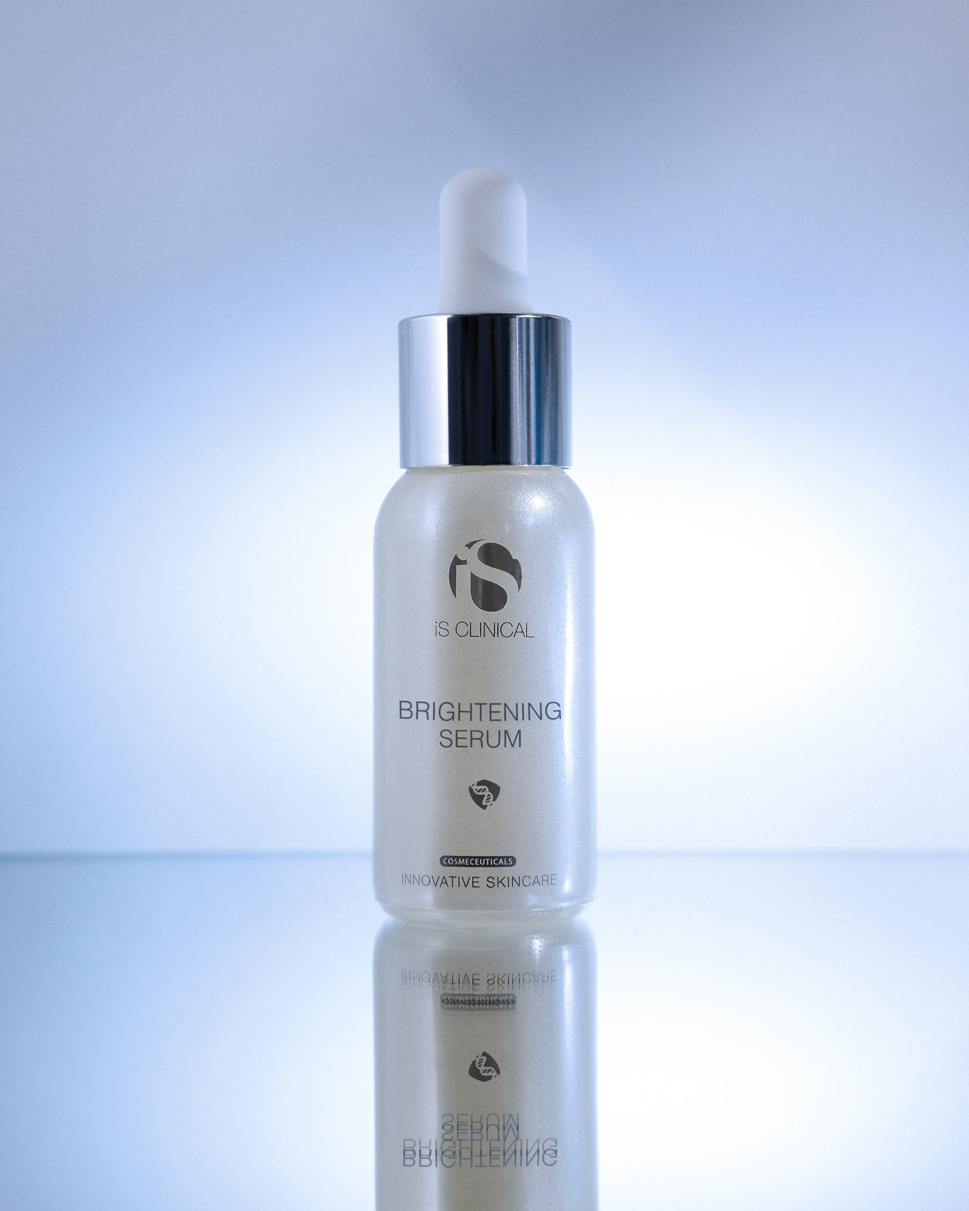 iS Clinical | Brightening Serum - Image 3