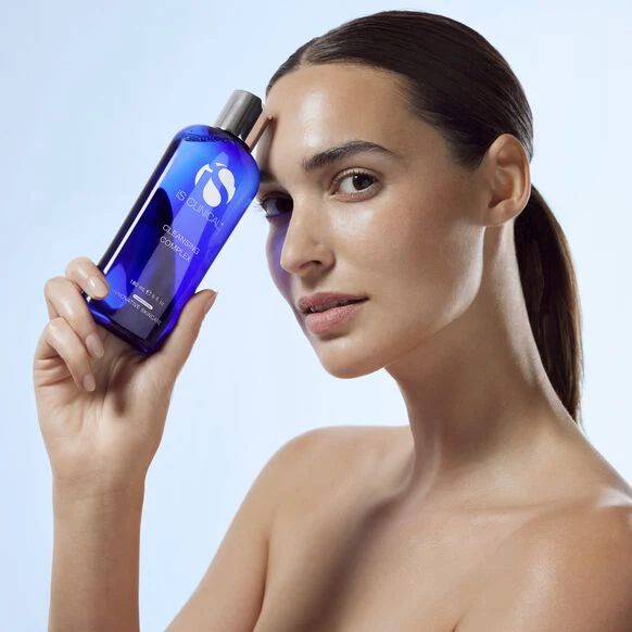 iS Clinical | Cleansing Complex - Image 4
