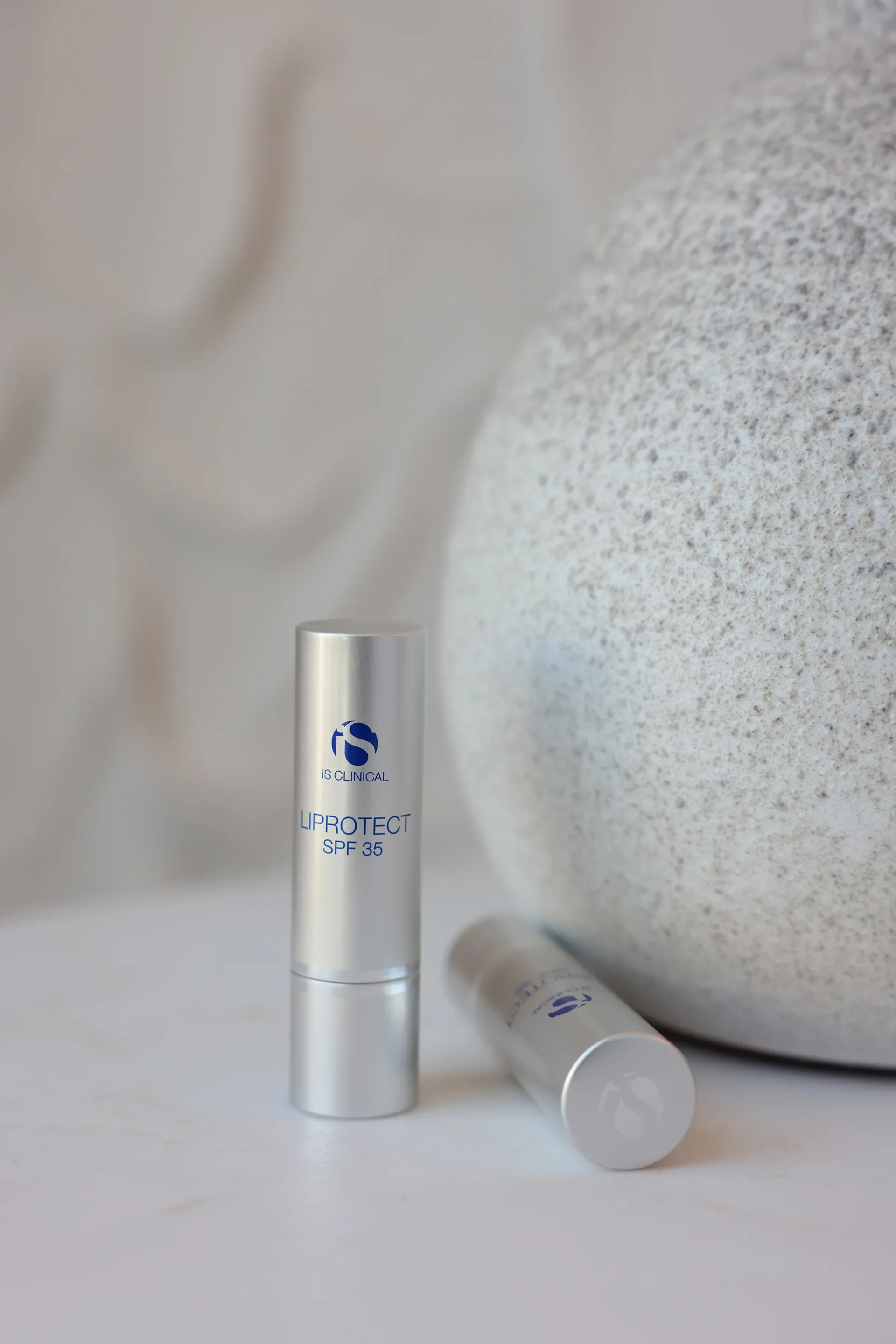 iS Clinical | LiProtect SPF35 (5g) - Image 3