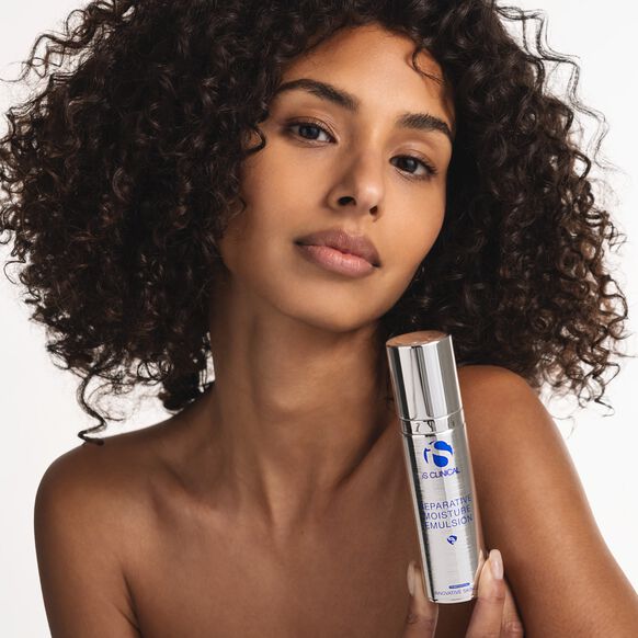 iS Clinical | Reparative Moisture Emulsion - Image 3