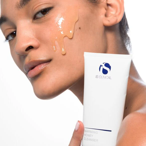 iS Clinical | Warming Honey Cleanser (120ml) - Image 4