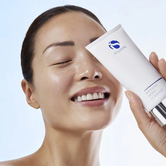iS Clinical | Warming Honey Cleanser (120ml) - Image 5